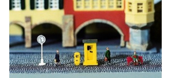 NOCH 43610 Cabine téléphonique avec 3 figurines